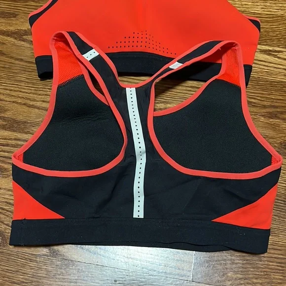 Brand new Nike sports bras - Picture 2 of 3